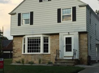 3689 Winchell Rd, Shaker Heights, OH 44122