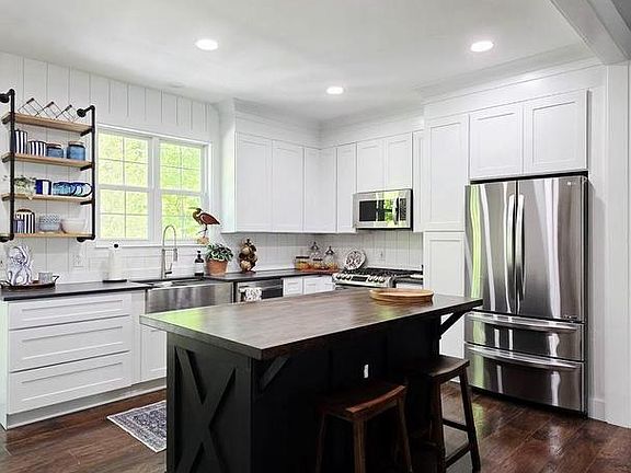 3rd image of 48 Townes Pl