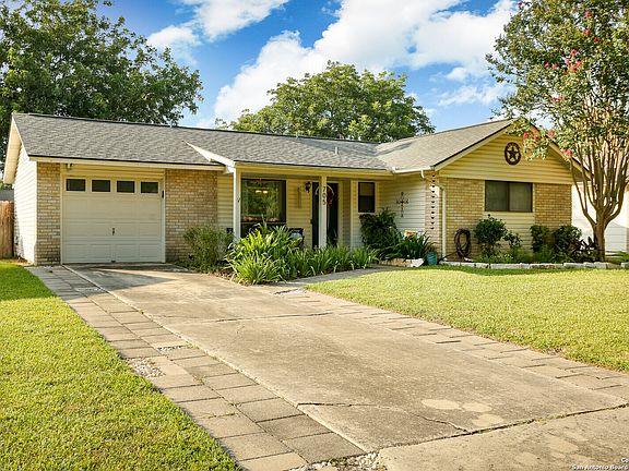 3rd image of 705 PECAN DR