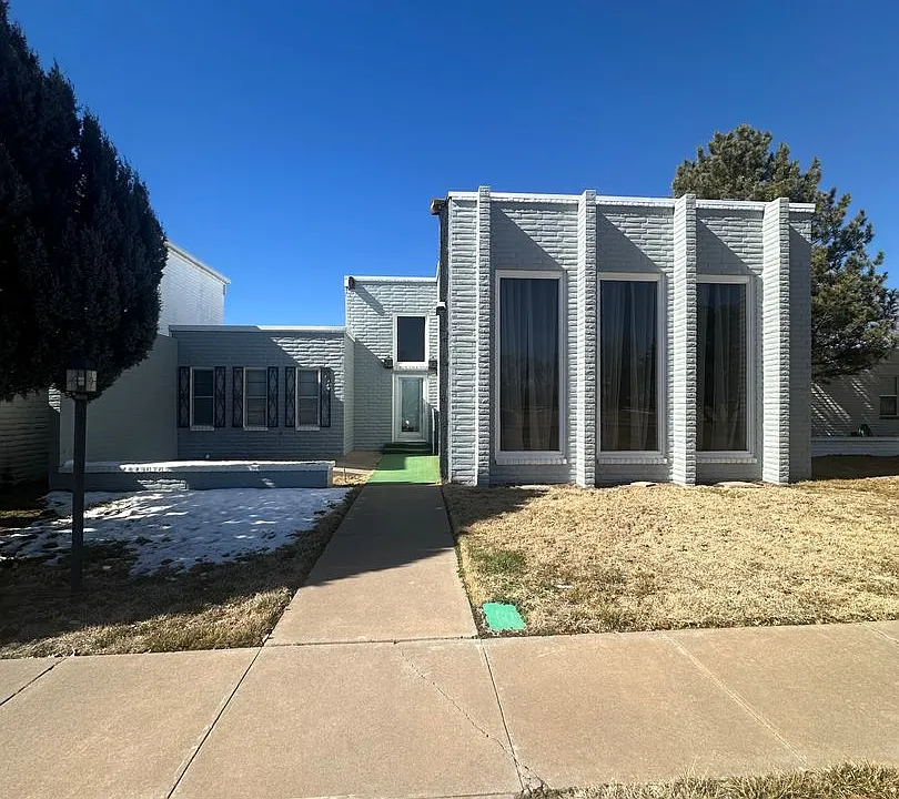 1100 Colonial Pkwy