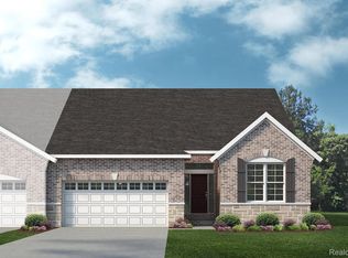 61627 Empire Rd, South Lyon, MI 48178