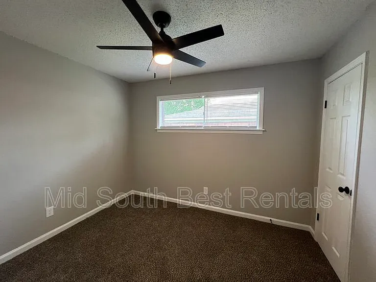 1785 Tampa Cv — Photo 5