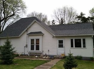 209 E Spruce St, Quasqueton, IA 52326