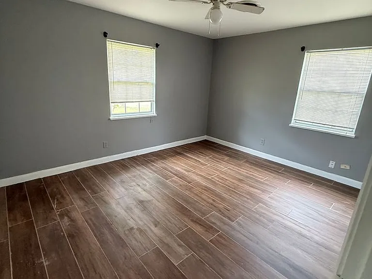 2919 Hillcrest Ave — Photo 11