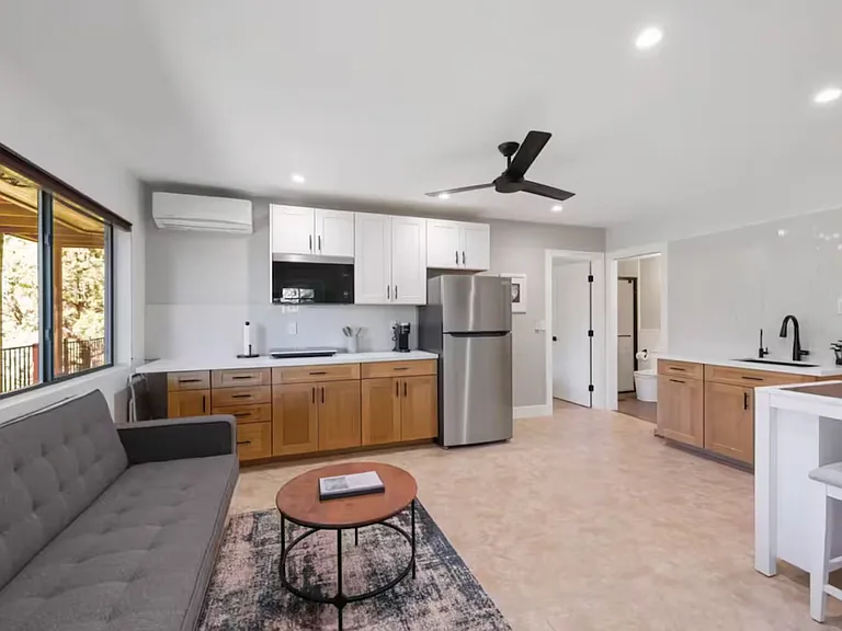 1806 Phillips Cir — Photo 4