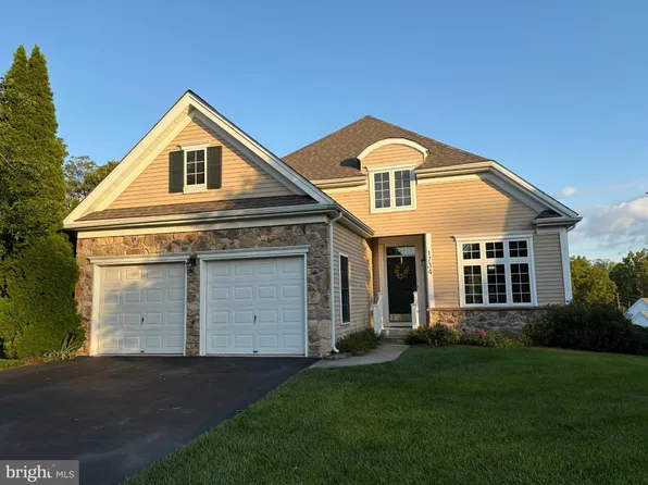 1734 Saffin Cir, Lancaster, PA 17601