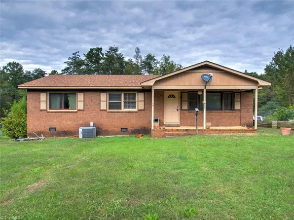617 E Sheraton Park Rd, Pleasant Garden, NC 27313