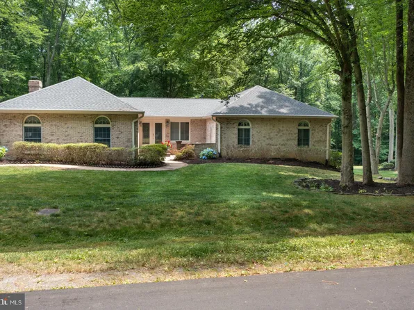7215 Laketree Dr, Fairfax Station, VA 22039