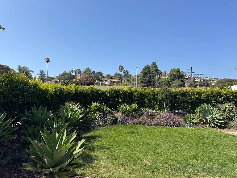 324 El Monte Dr — Photo 1
