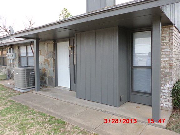 2nd image of 908 NE Tortoise Dr APT 4