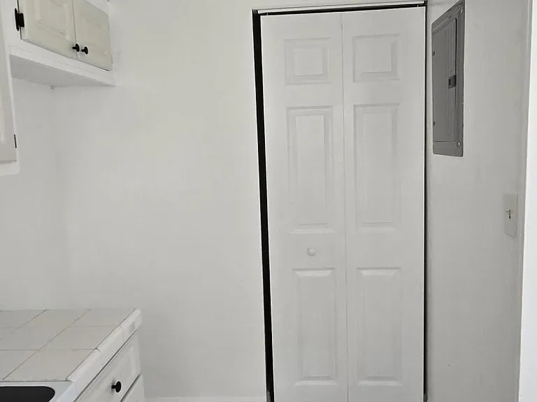 2306 NW 52nd Ave — Photo 3