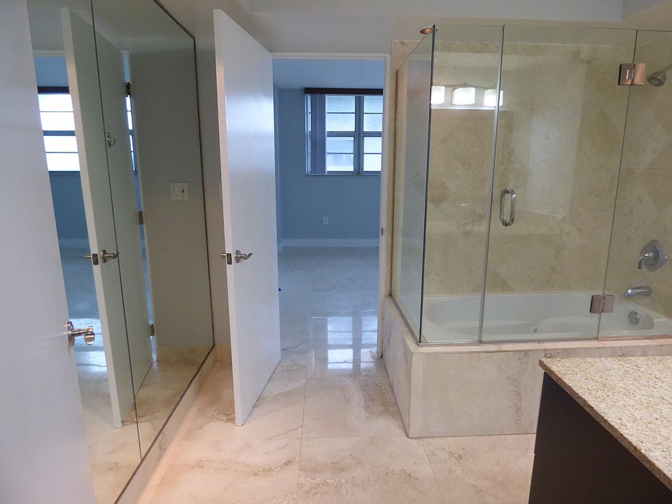 1st image of 800 West Ave APT 512