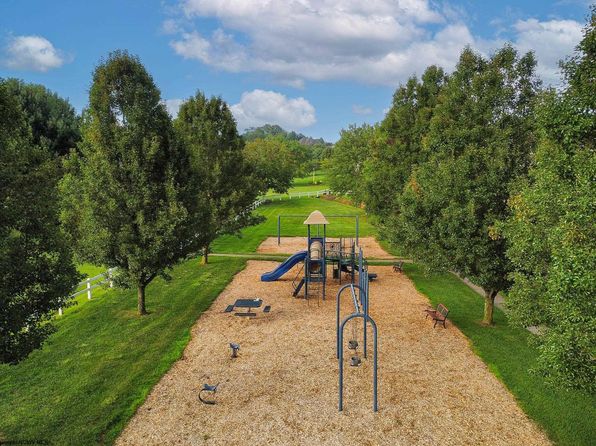 55A Victorian Dr, Fairmont, WV 26554
