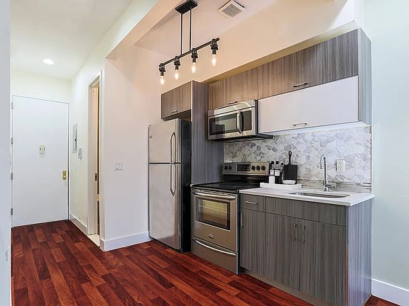 2nd image of 1436 De Kalb Ave #2R