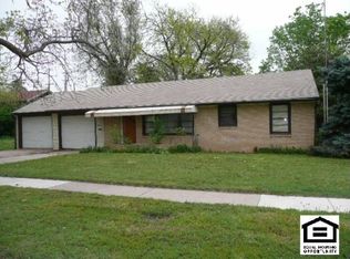 906 S Pine St, Pratt, KS 67124
