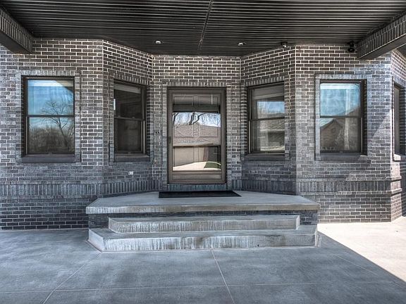 2nd image of 150 Marina Ct