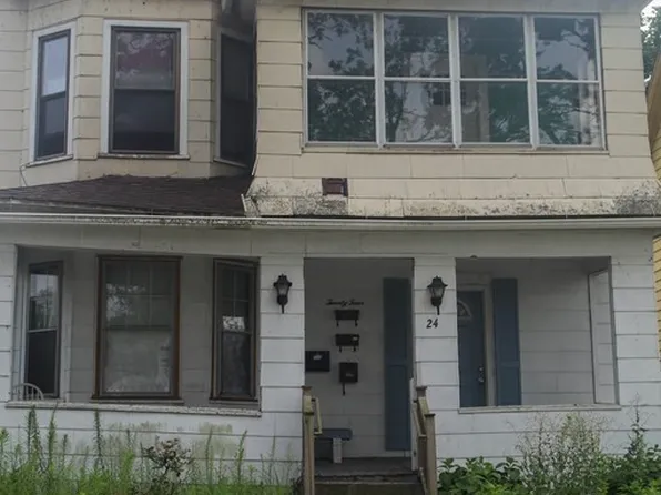 24 Walnut St, Chicopee, MA 01020
