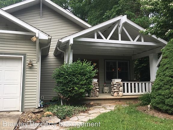 2nd image of 1044 E Chris Ln