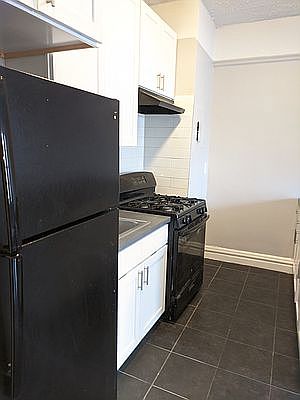 2nd image of 2702 Bronx Park E #B55