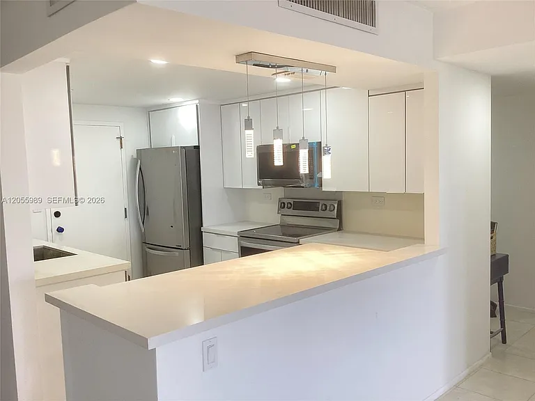 800 NE 195th St #415 — Photo 6