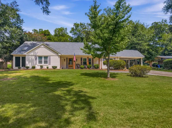 3330 E Lindsay Dr, Columbus, GA 31907