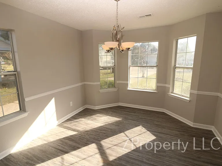 2540 Pioneer Rd SW — Photo 4