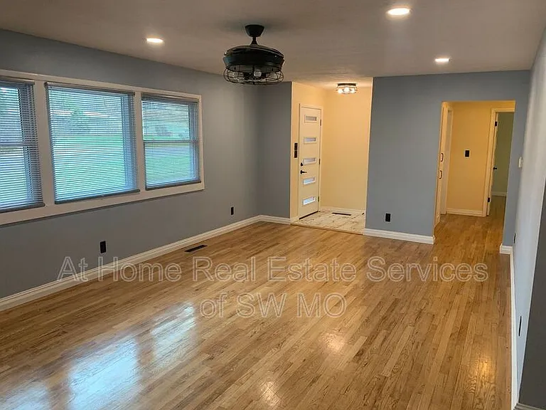 2322 E Langston St — Photo 3