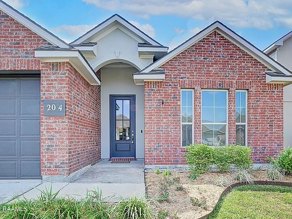 3rd image of 204 Cautillion Dr