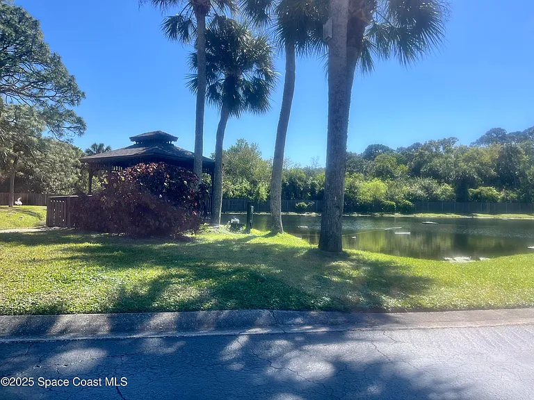 1717 Erin Ct NE — Photo 27