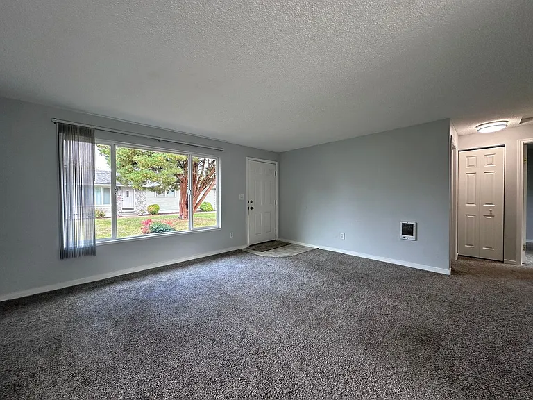 1303 NE 238th Dr — Photo 4
