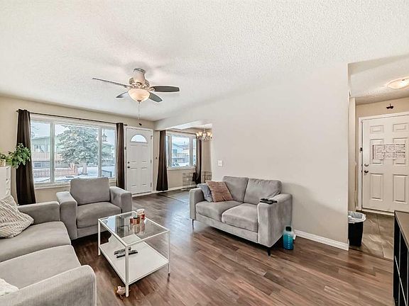 2nd image of 118 S Dovertree Pl SE