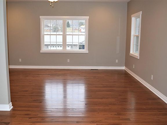 3rd image of 235 Redwood Ln