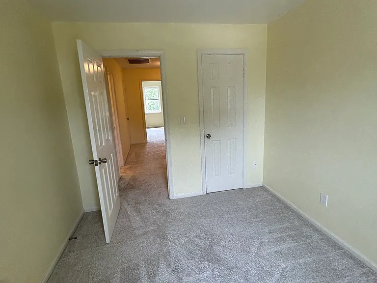 717 Westminster Ln — Photo 24