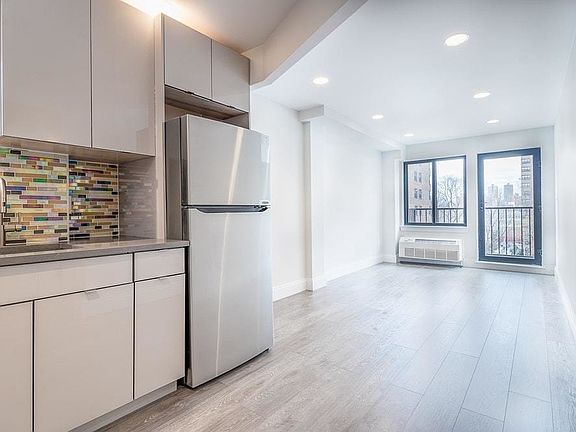 2nd image of 238 E 106th St #3F