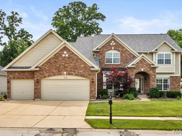 1835 Dover Trace Dr, Fenton, MO 63026