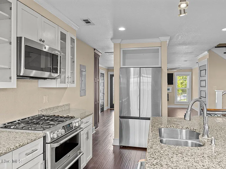 8711 Plantation Dr #302 — Photo 8