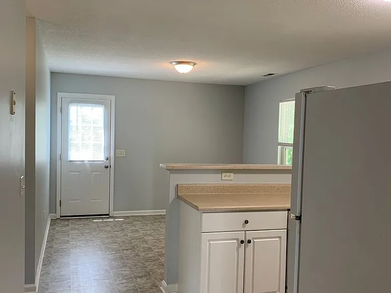 204 White Ave — Photo 7