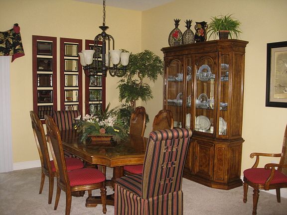 3rd image of 872 Folkstone Way