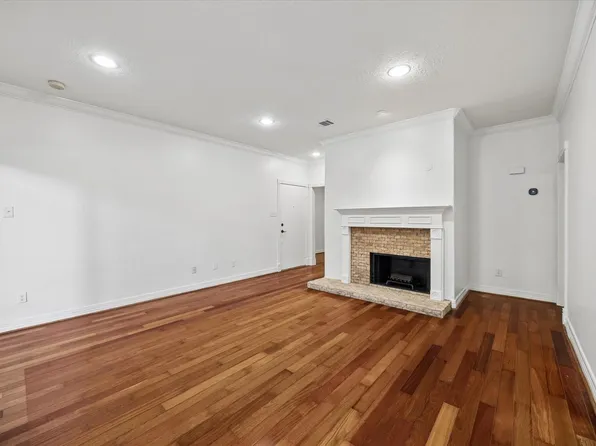 11711 Memorial Dr APT 515, Houston, TX 77024