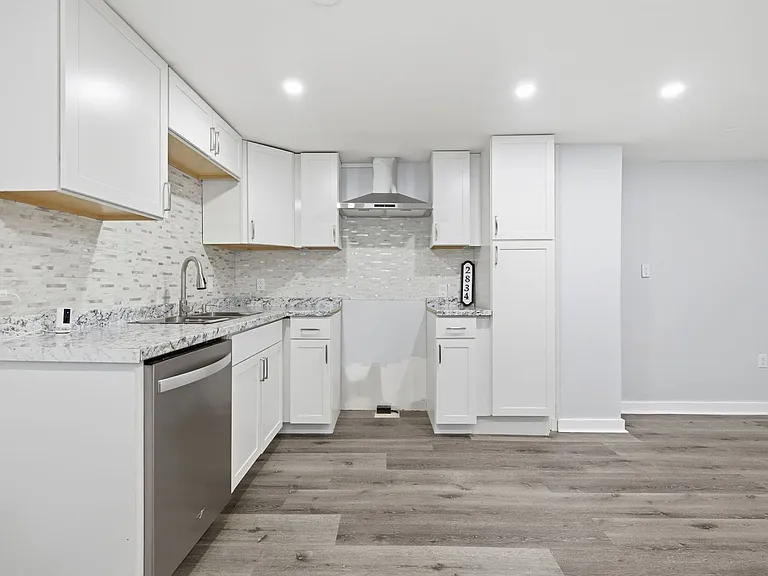 2834 Clifton Ave — Photo 14