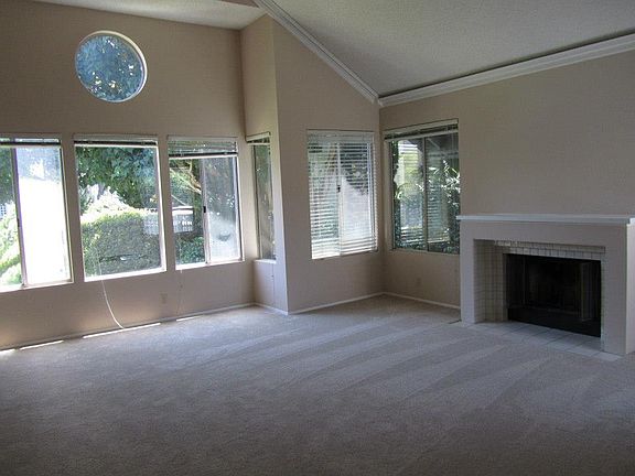 4th image of 534 Via De La Valle Unit C