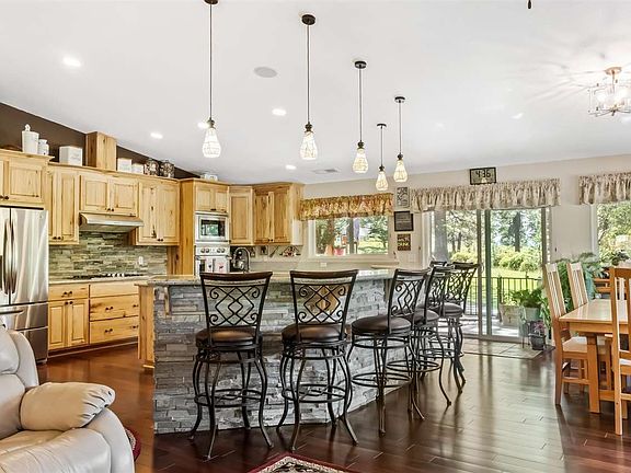 4th image of 160 Creekhaven Dr