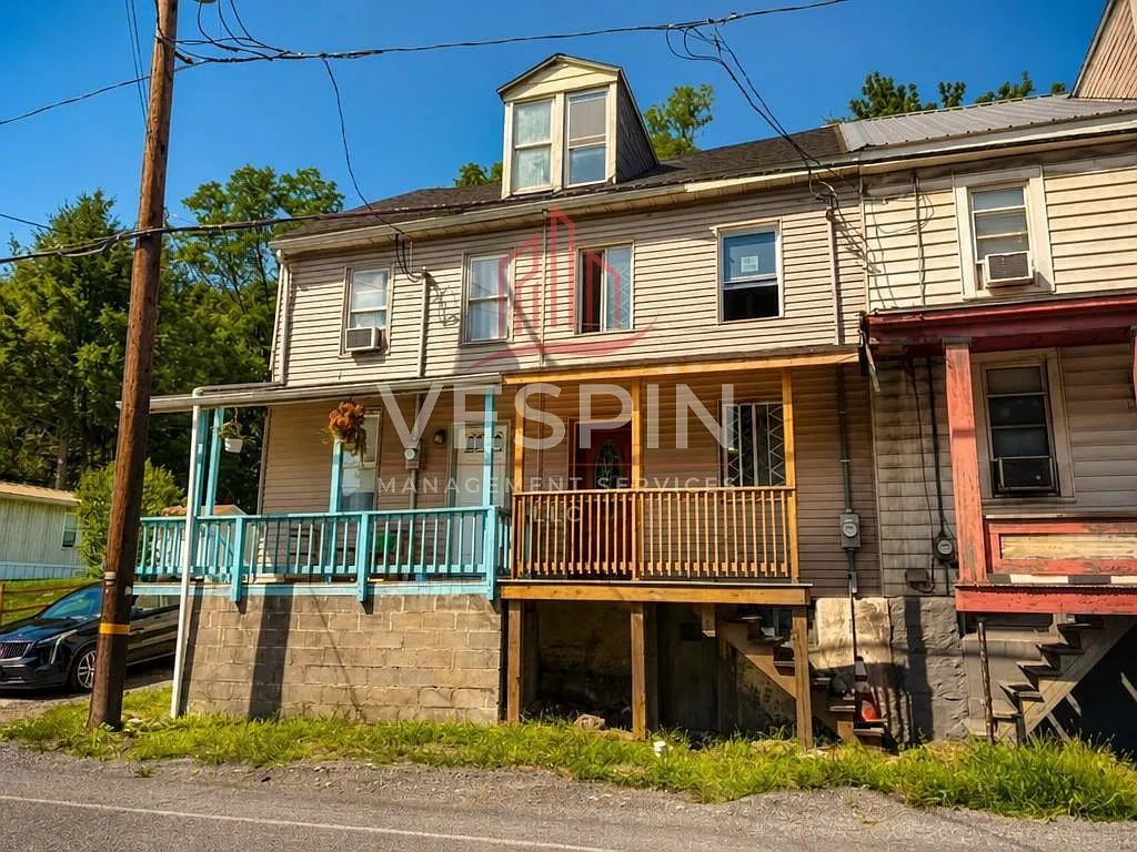 3 bed, 1036 sqft, $1,200 — Photo 1