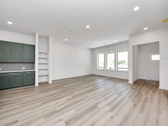 5th image of 409 Legacy Point Dr #B