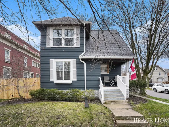1612 Sherman St SE, East Grand Rapids, MI 49506