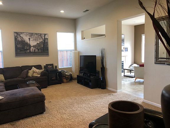 Living Room entry to kitchen/ family room.