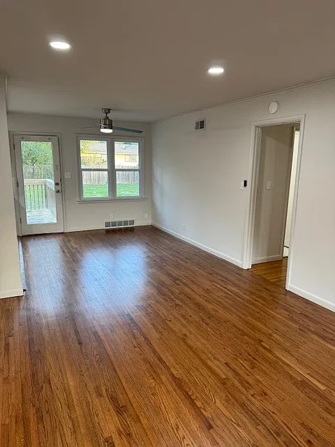 3 bed, 1285 sqft, $1,650 — Photo 3