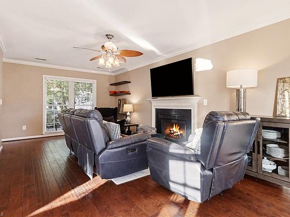 5th image of 5911 Highland Grove Dr