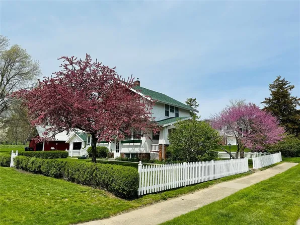 2002 10th Ave, Belle Plaine, IA 52208