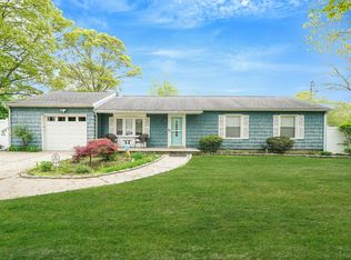 4 Allanwood Dr, Shirley, NY 11967